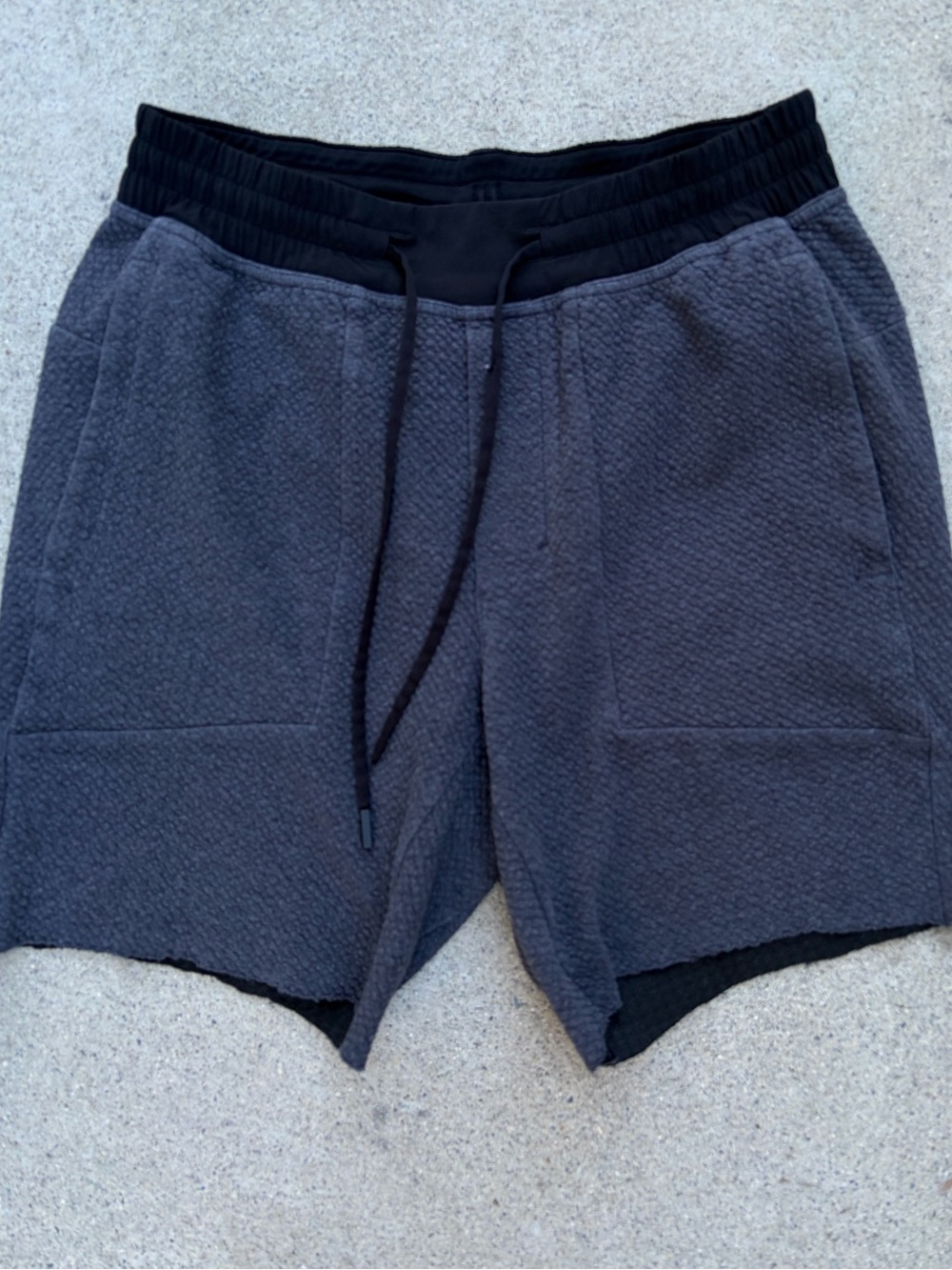 Men's Lululemon Shorts Gray Black Ease The Day M Textured Stretch Active Gym Run